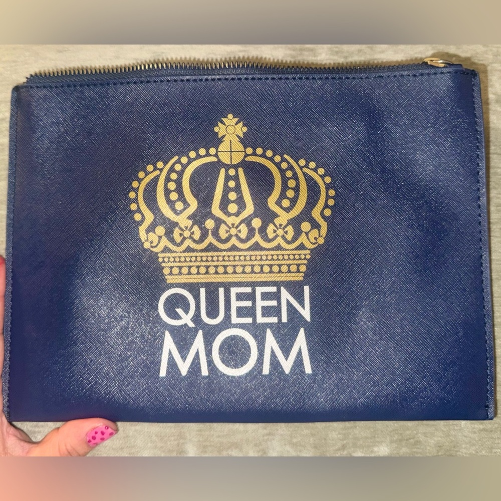 ★ FREE - Queen Mom Navy Pouch with Gold Crown **